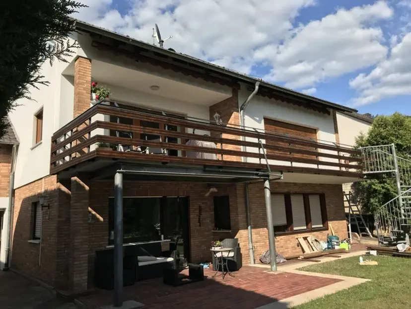 Holzschutz und Lasurarbeiten am Balkon